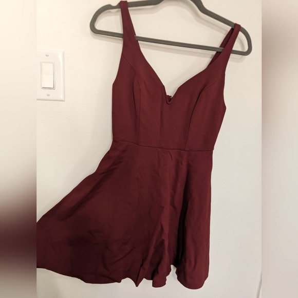 Kimchi Blue Urban Outfitters Notch V Neck Sweetheart Skater Mini Dress Burgundy - Picture 1 of 5